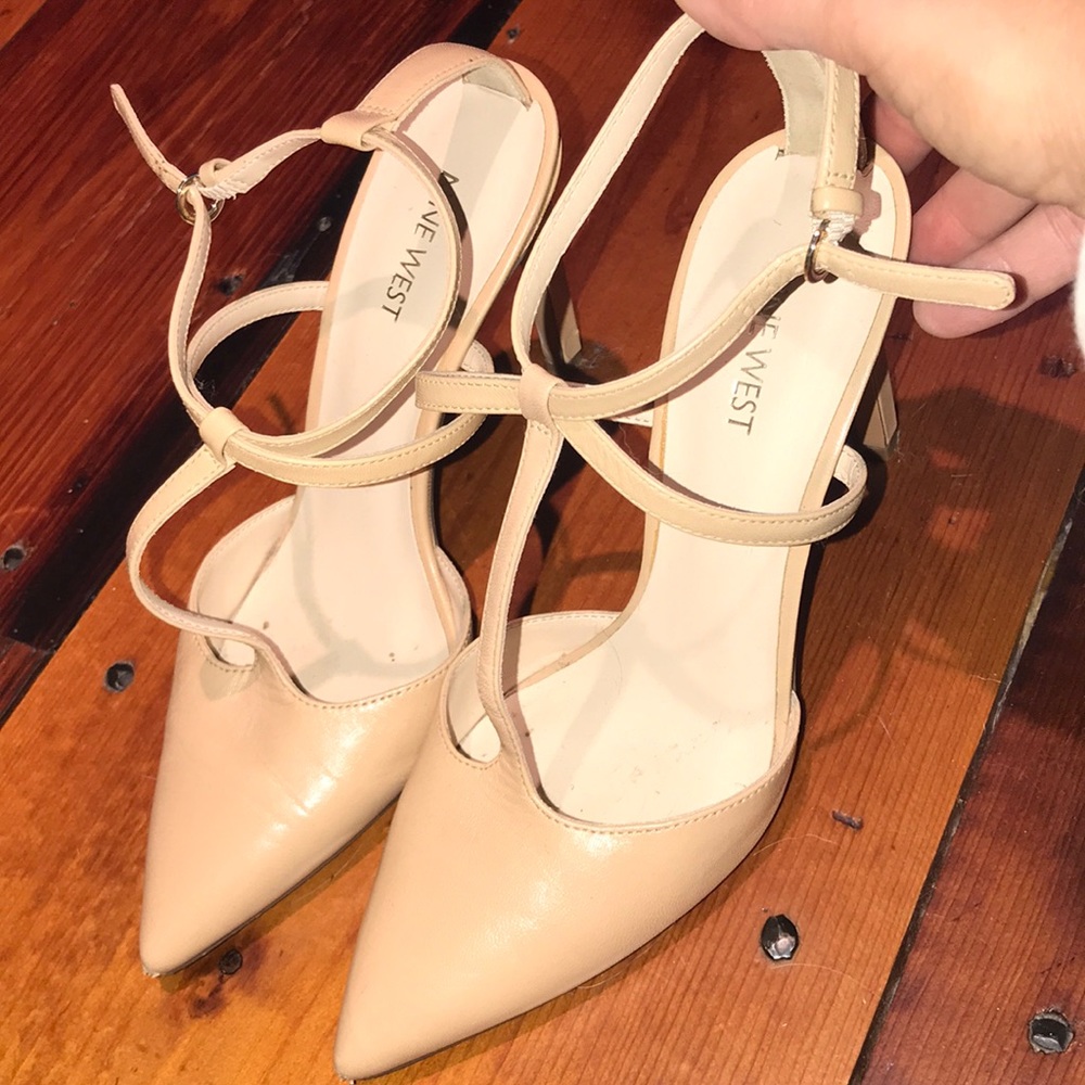 Nine West nude pumps sz 7
